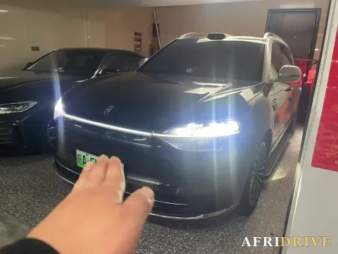 2025 AITO M9