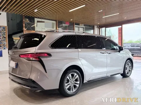 2021 Toyota Sienna 4