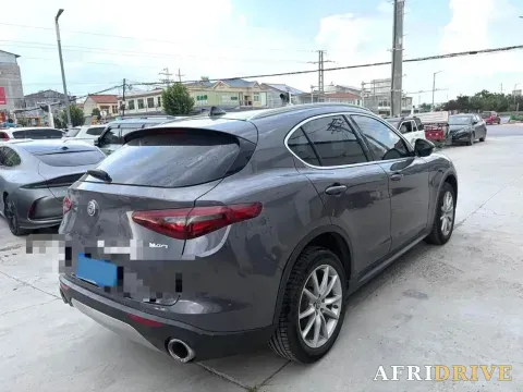 2017 Alfa Romeo Stelvio 4