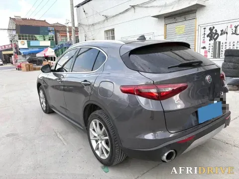 2017 Alfa Romeo Stelvio 5