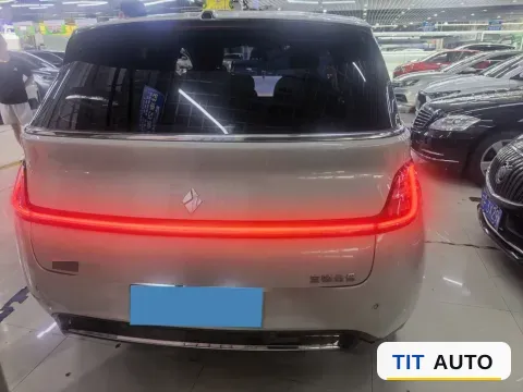 2023 BaoJun Cloud 4