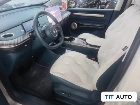 2023 BaoJun Cloud 8
