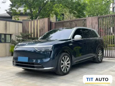 2025 AITO M8