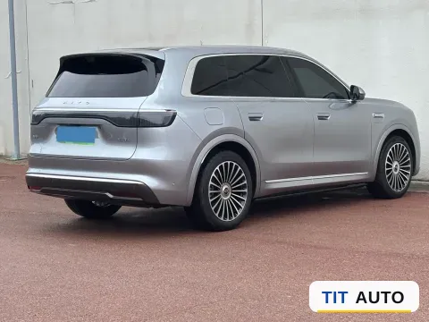 2025 AITO M8 3