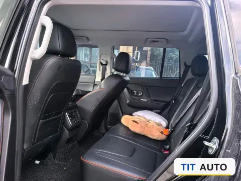 2025 MAXUS XinTu V70 4
