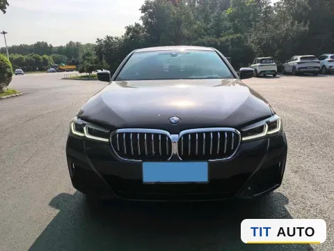 2022 BMW 5 Series 2