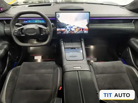 2025 LYNK&CO 10 3