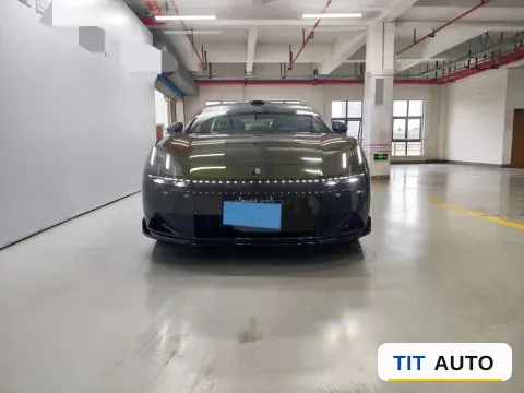 2025 LYNK&CO 10 4