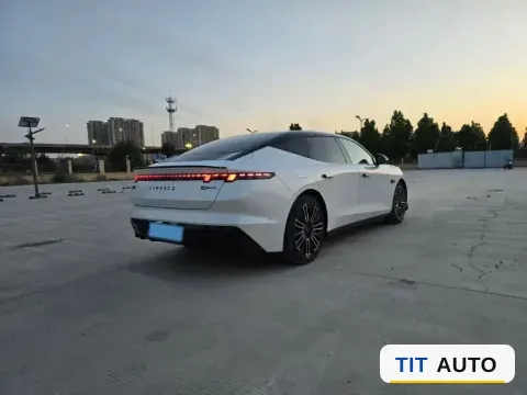 2025 LYNK&CO 10 7