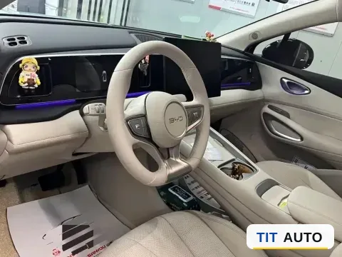 2025 BYD Sea Lion 05 EV 8