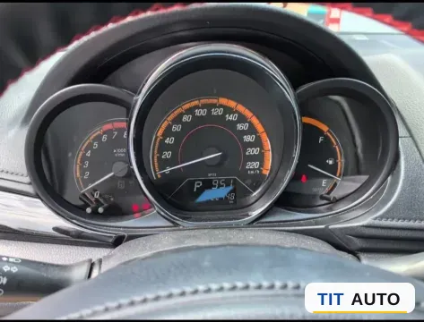2021 Toyota Yaris L 6