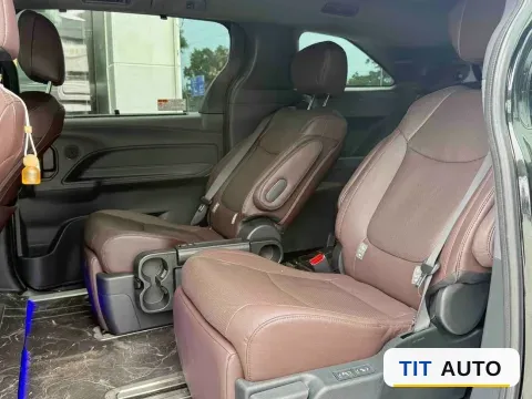 2023 Toyota Granvia 6
