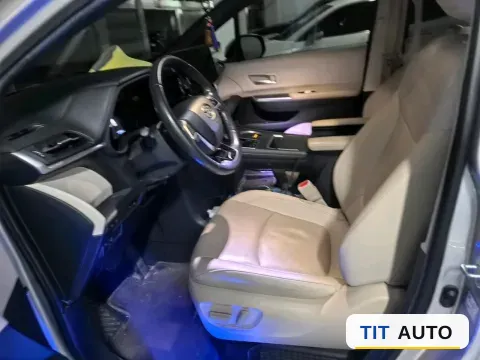 2021 Toyota Sienna 2