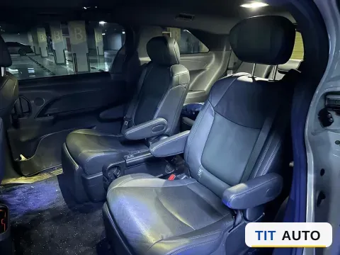 2023 Toyota Sienna 4