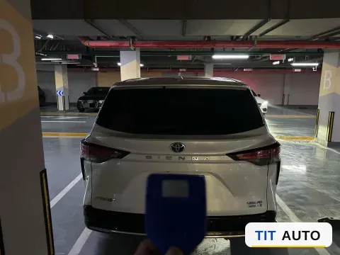2023 Toyota Sienna 7