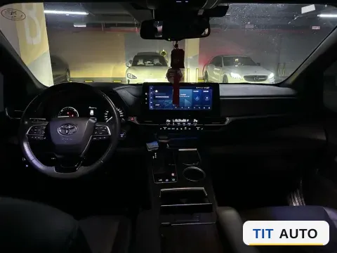 2023 Toyota Sienna 8