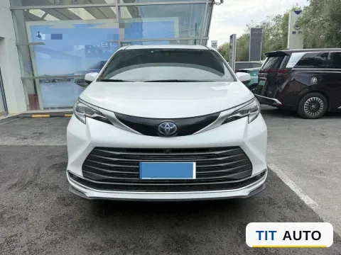 2021 Toyota Sienna 2