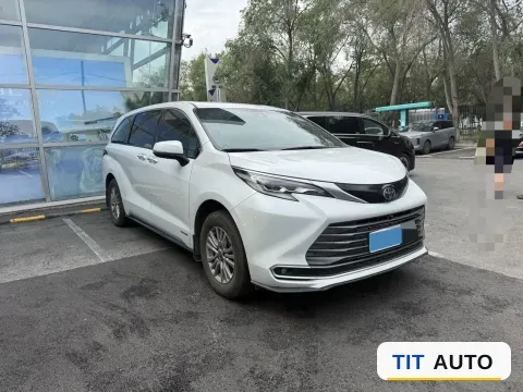 2021 Toyota Sienna 3