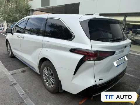 2021 Toyota Sienna 4