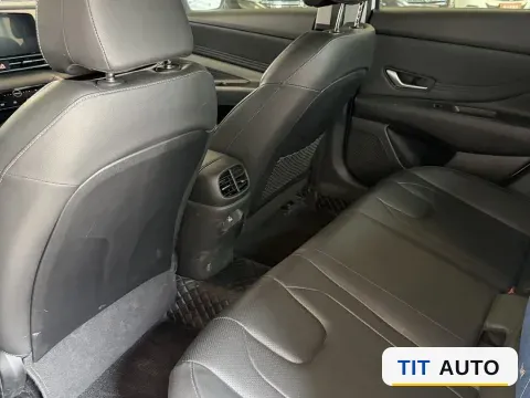 2023 Hyundai Elantra 4