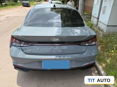 2022 Hyundai Elantra 4