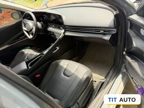 2022 Hyundai Elantra 5
