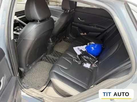 2022 Hyundai Elantra 8