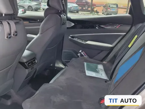 2026 Geely Azkarra 4