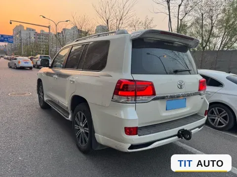 2022 Toyota Land Cruiser 8